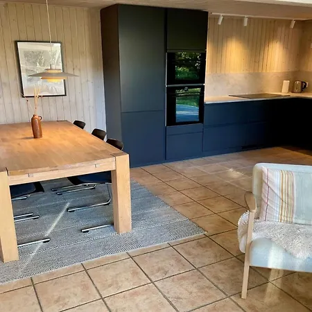 Karri - 1-1km From The Sea By Interhome Molby