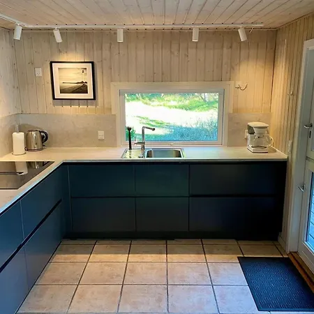 Karri - 1-1km From The Sea By Interhome