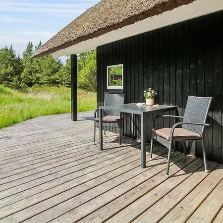 Karri - 1-1km From The Sea By Interhome *