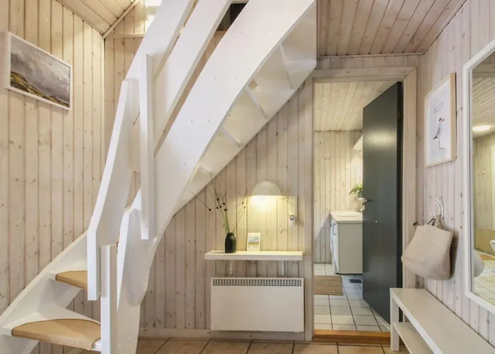 Karri - 1-1km From The Sea By Interhome